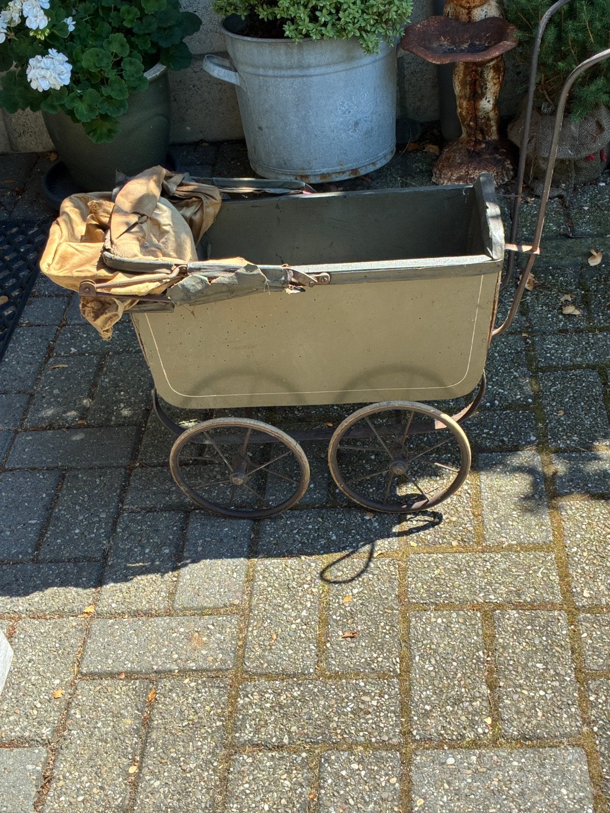 Antieke poppenwagen, Tuin en Terras, Ophalen, Overige materialen, Gebruikt, Binnen