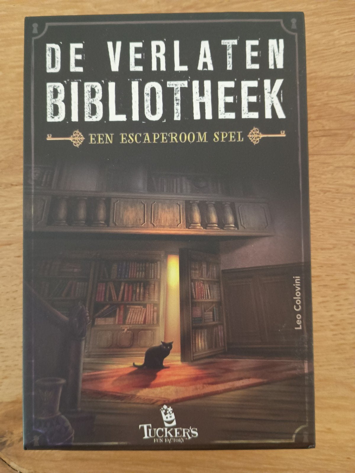 De Verlaten Bibliotheek - Een Escaperoom Spel, Een of twee spelers, Ophalen of Verzenden, Zo goed als nieuw, Tucker's Fun Factory B.V.