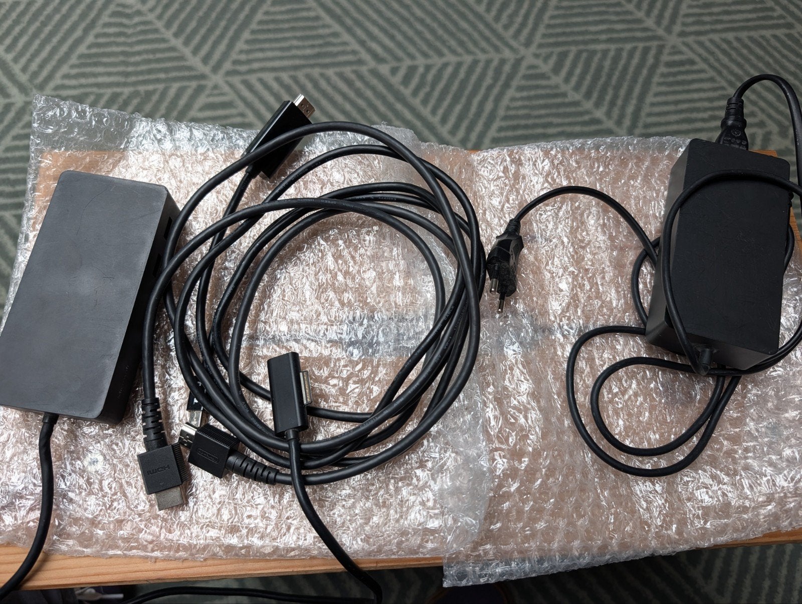 Microsoft Surface Dock 1661 met voeding en kabels, Laptop, Ophalen of Verzenden, Microsoft, Docking station