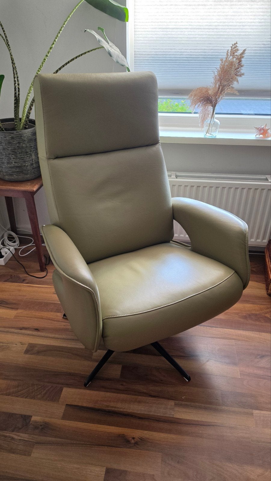 Relax fauteuil | Lucera Hjort Knudsen | BIJNA NIEUW!, Huis en Inrichting, Fauteuils, Ophalen, Zo goed als nieuw, Leer, 75 tot 100 cm