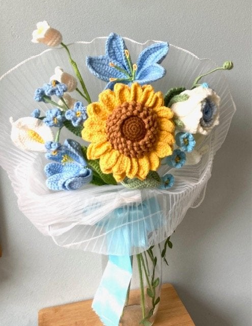 * gehaakte bloemen boeket Zonnebloem Lelie ea blauw wit geel, Ophalen of Verzenden, Nieuw, Haken, Overige typen
