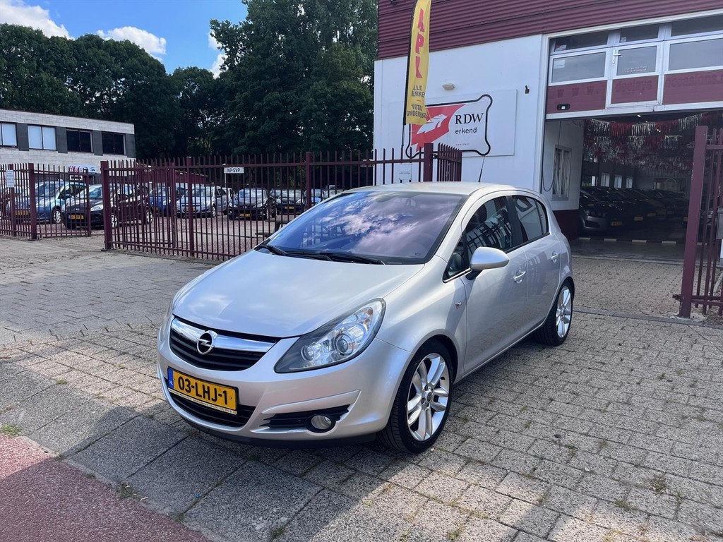 Opel Corsa 1.4 16V 5D Cosmo, Auto's, Opel, Voorwielaandrijving, Euro 5, Gebruikt, 1398 cc