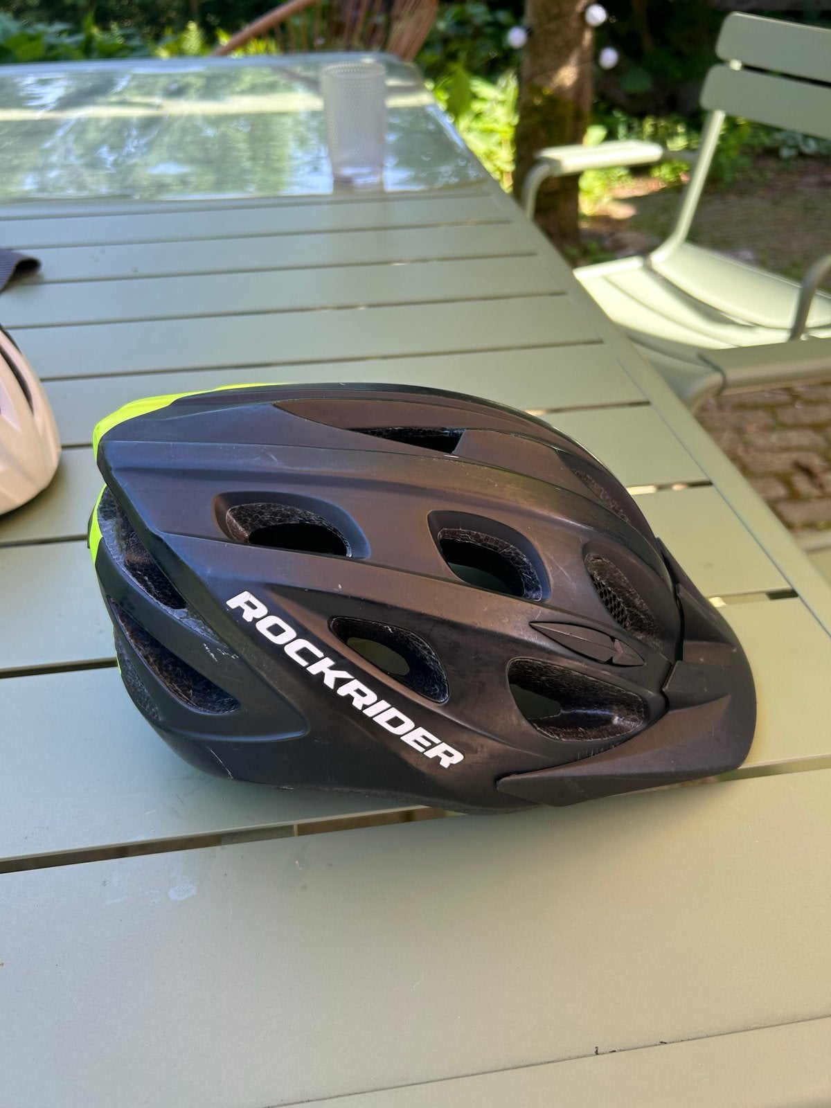KIND B'Twin Rockrider Fietshelm - Zwart/Geel, Ophalen of Verzenden, Gebruikt, Overige maten, Jongen
