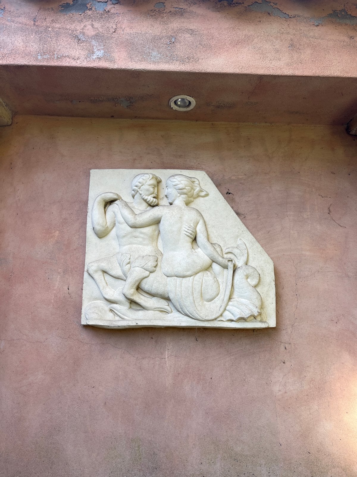 Klassiek reliëf van man en vrouw in steen, Ophalen, Groep mensen, 50 - 100 cm, Handgemaakt