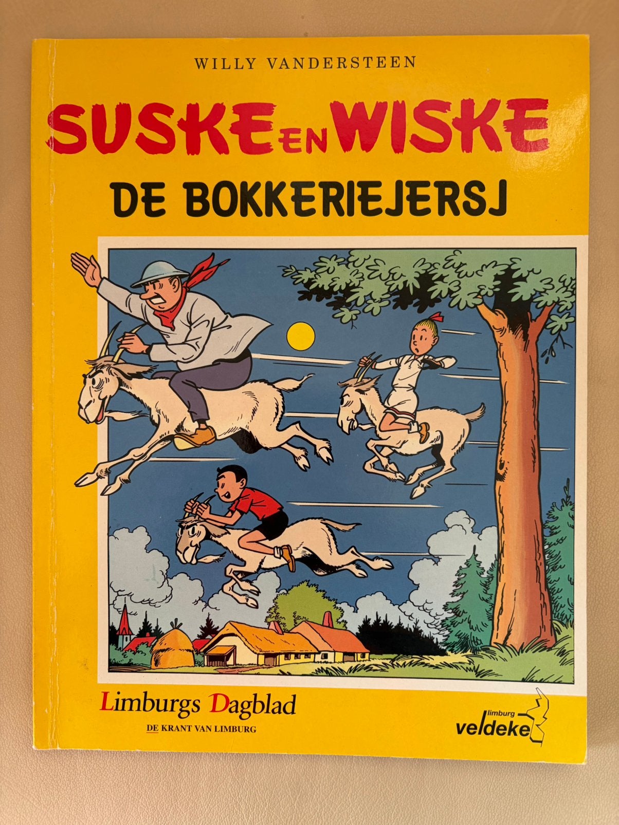 Twee speciale dialect uitgaven van Suske en Wiske, Meerdere stripboeken, Ophalen of Verzenden, Zo goed als nieuw
