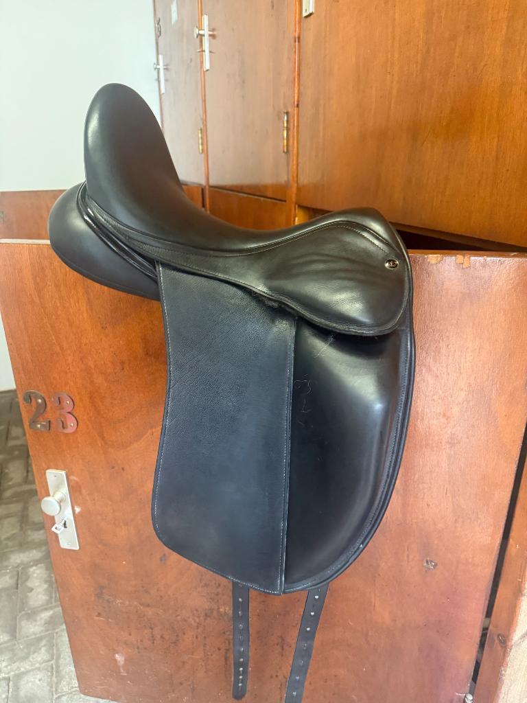 Empire omani zadel 17 inch, Dieren en Toebehoren, Paarden en Pony's | Zadels, Ophalen of Verzenden, Zo goed als nieuw, Dressuur