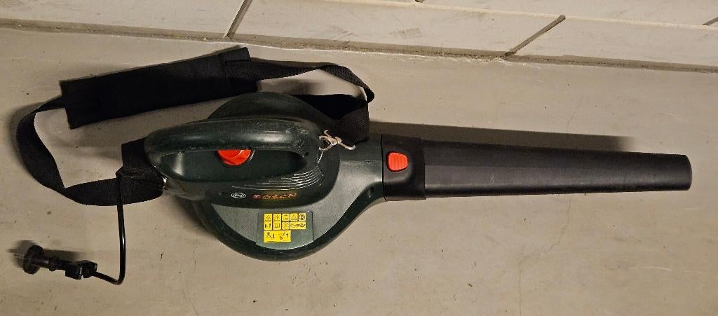Bosch UniversalGardenTidy 3000 Bladblazer, Tuin en Terras, Bladblazers, Ophalen, Gebruikt, Met opvangzak, Handgedragen