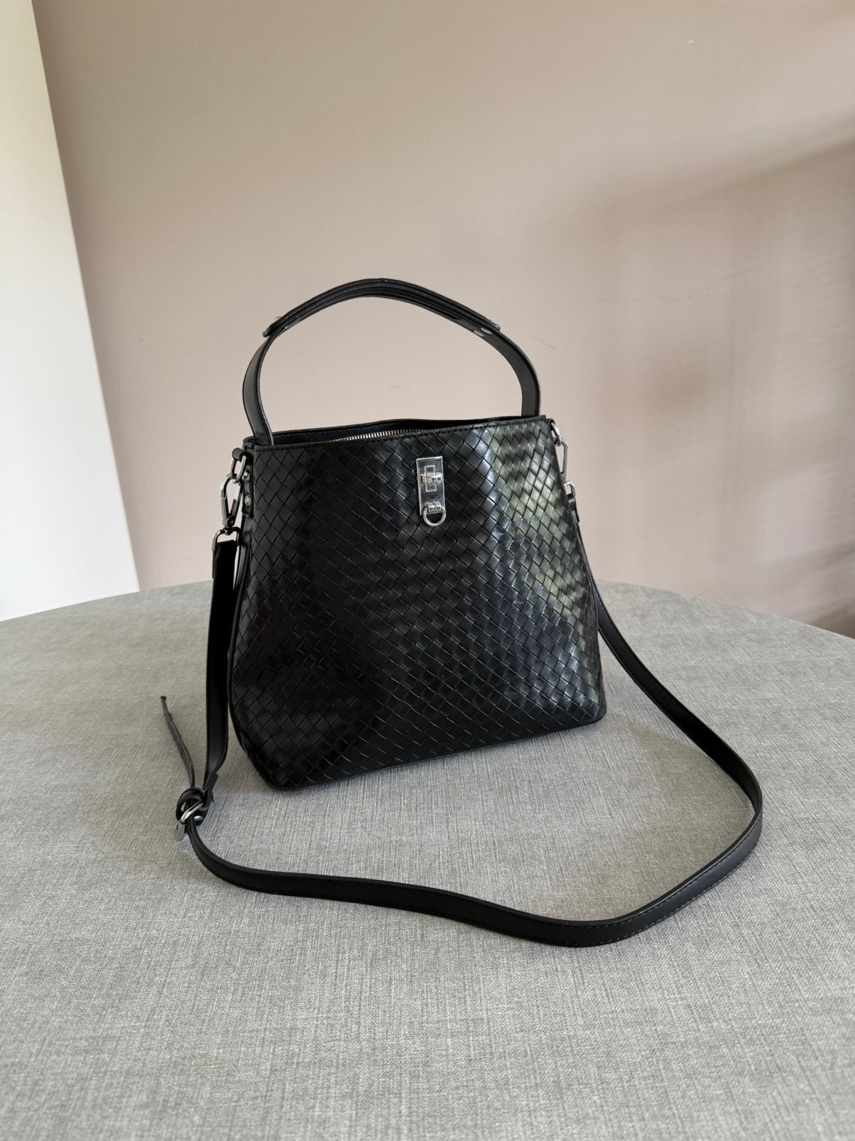 women's woven faux leather bag, Ophalen of Verzenden, Zo goed als nieuw, Zwart, Schoudertasje