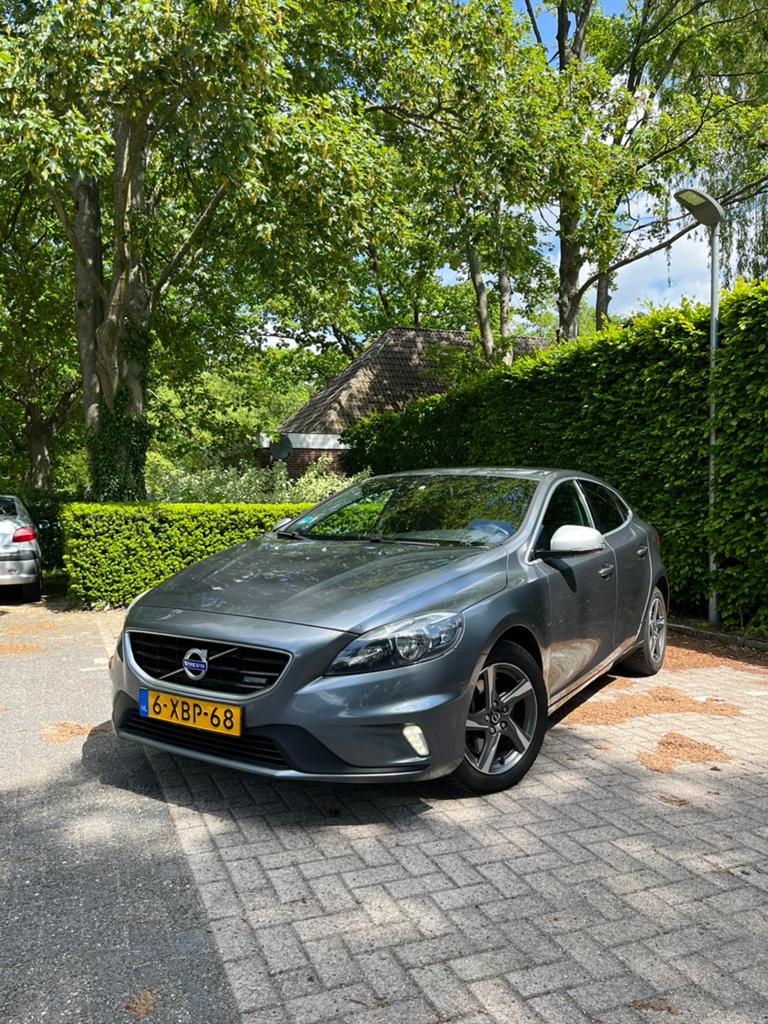 Volvo V40 D4 2.0 R-design 190pk, Auto's, Volvo, Voorwielaandrijving, Euro 5, Zwart, Particulier