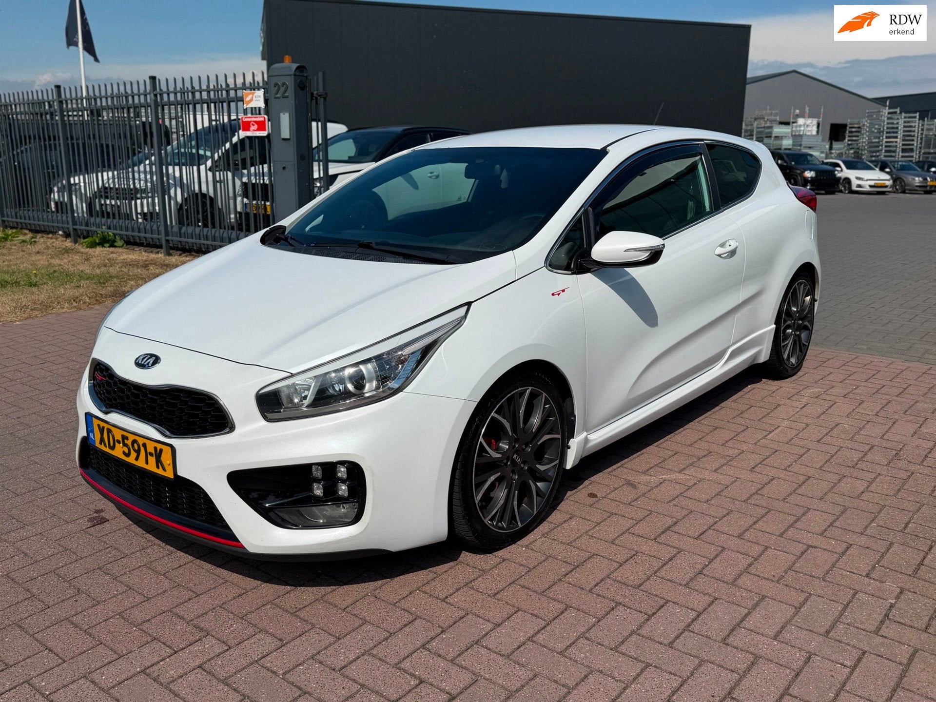 Kia Pro_cee'd 1.6 GT 204PK 2014 Dealer Ondh, Auto's, Kia, Voorwielaandrijving, Gebruikt, 4 cilinders, Wit