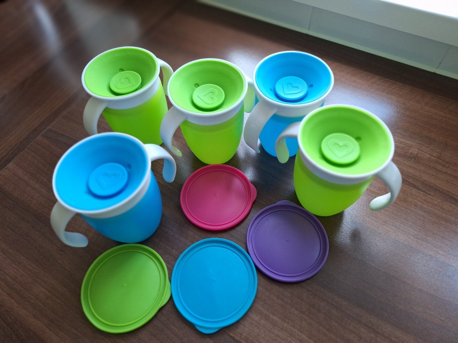 5 Munchkin 360 bekers met 4 gekleurde deksels - Goede staat, Ophalen of Verzenden, Gebruikt