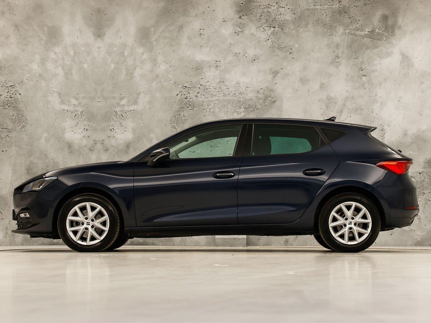 SEAT Leon 1.0 eTSI Intense Sport Automaat (VIRTUAL COCKPIT,, 12 maanden, Stof, Gebruikt, 23 km/l
