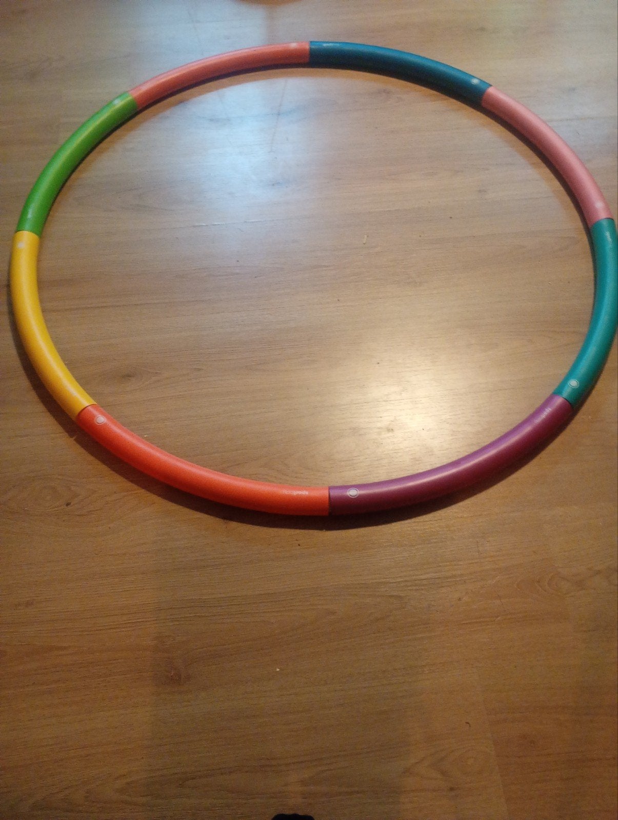Kleurrijke hoelahoep voor fitness en plezier, Sport en Fitness, Hoelahoeps, Ophalen, Gebruikt, Hoelahoep