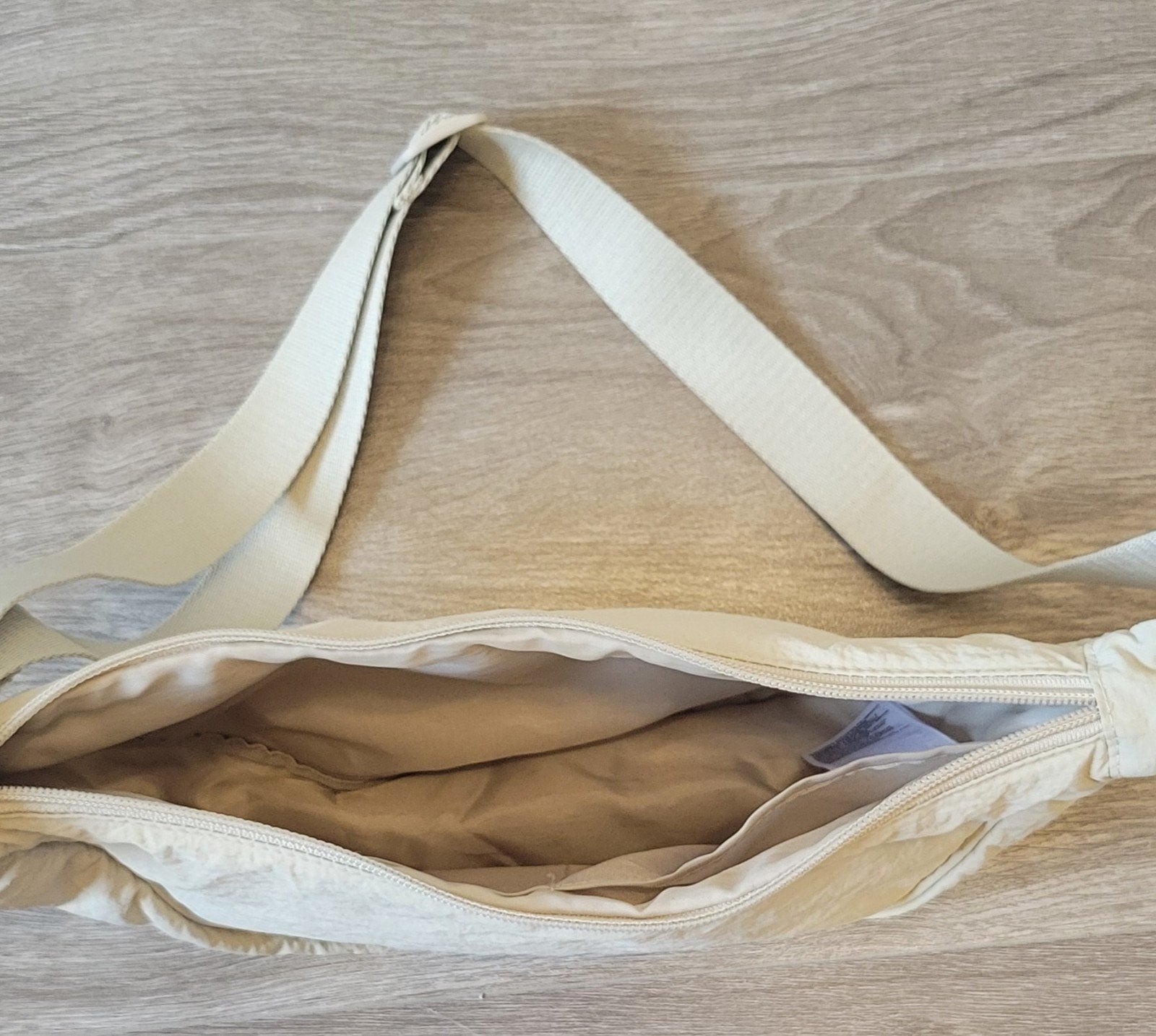 Stijlvolle beige heuptas / crossbody tas, Ophalen of Verzenden, Zo goed als nieuw, Beige, Overige merken