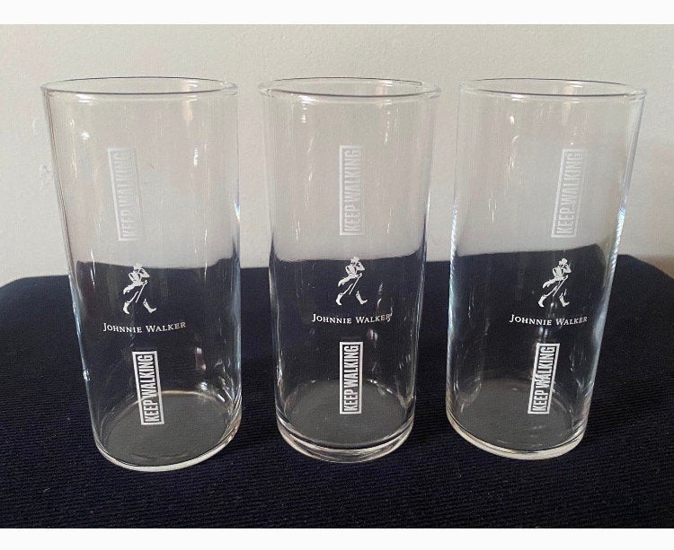 3 Glazen van Johnnie Walker whisky. Hoogte 13,5 cm., Ophalen of Verzenden, Zo goed als nieuw, Borrel- of Shotglas