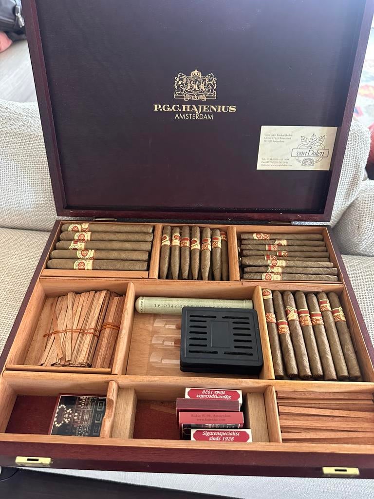 Exclusieve P.G.C. Hajenius Sigarenkist / humidor met Sigaren, Ophalen of Verzenden, Gebruikt, Tabaksdoos of Verpakking
