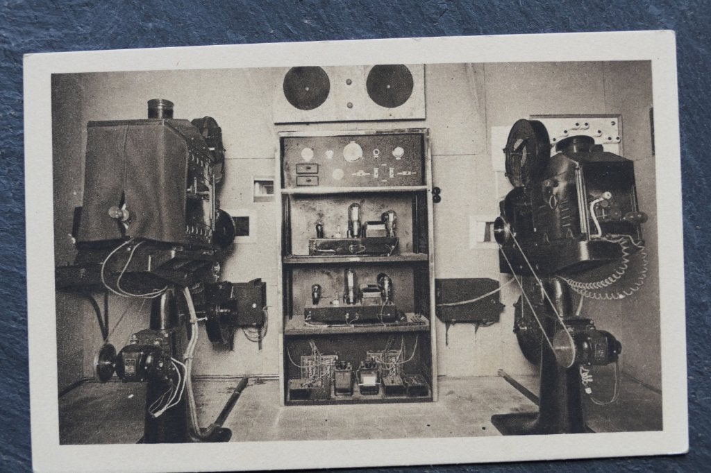 Ruimte met filmprojectoren in de bioscoop van Malonne, Verzenden, 1920 tot 1940, Ongelopen, Cultuur en Media