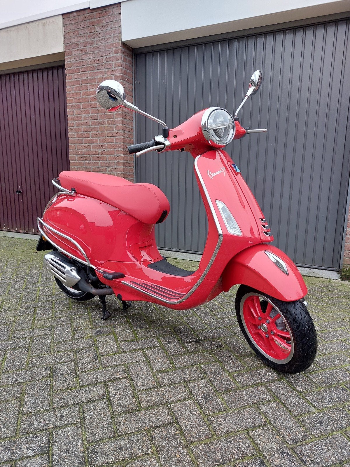 Te koop Vespa Primavera ((RED), Fietsen en Brommers, Scooters | Vespa, Ophalen, Overige modellen, Zo goed als nieuw, Benzine