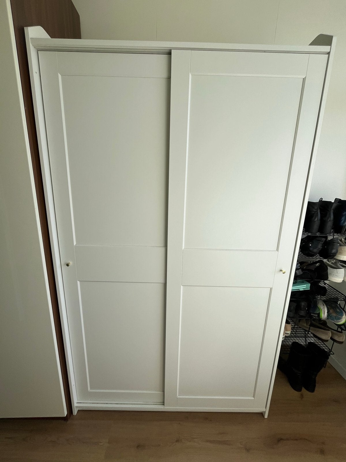 Ikea Hauga kast met schuifdeuren, Huis en Inrichting, Ophalen, Overige materialen, Gebruikt, 100 tot 150 cm