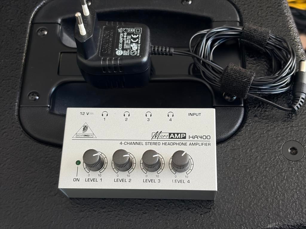 Behringer Microamp HA400 - 4-kanaals hoofdtelefoonversterker, Muziek en Instrumenten, Ophalen of Verzenden, Gebruikt, Minder dan 500 watt