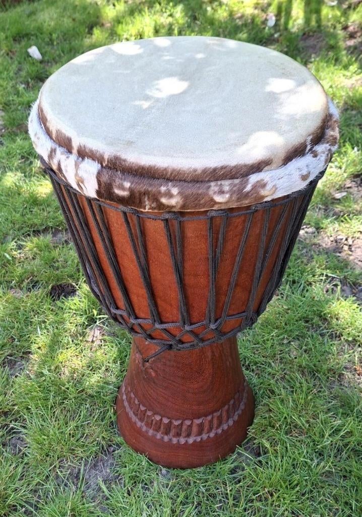 Djembe Afrikaanse trommel 32 cm speelvlak 62cm hoog met hoes, Muziek en Instrumenten, Percussie, Ophalen of Verzenden, Zo goed als nieuw