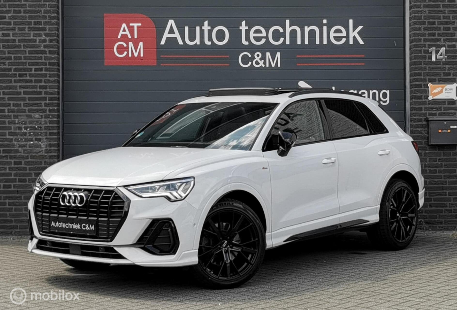 AUDI Q3 40TFSI QUATTRO S-LINE 190PK/S-TRONIC/PANO/360CAMERA/, Auto's, Audi, Automaat, Automatische klimaatregeling, Zwart, 1984 cc