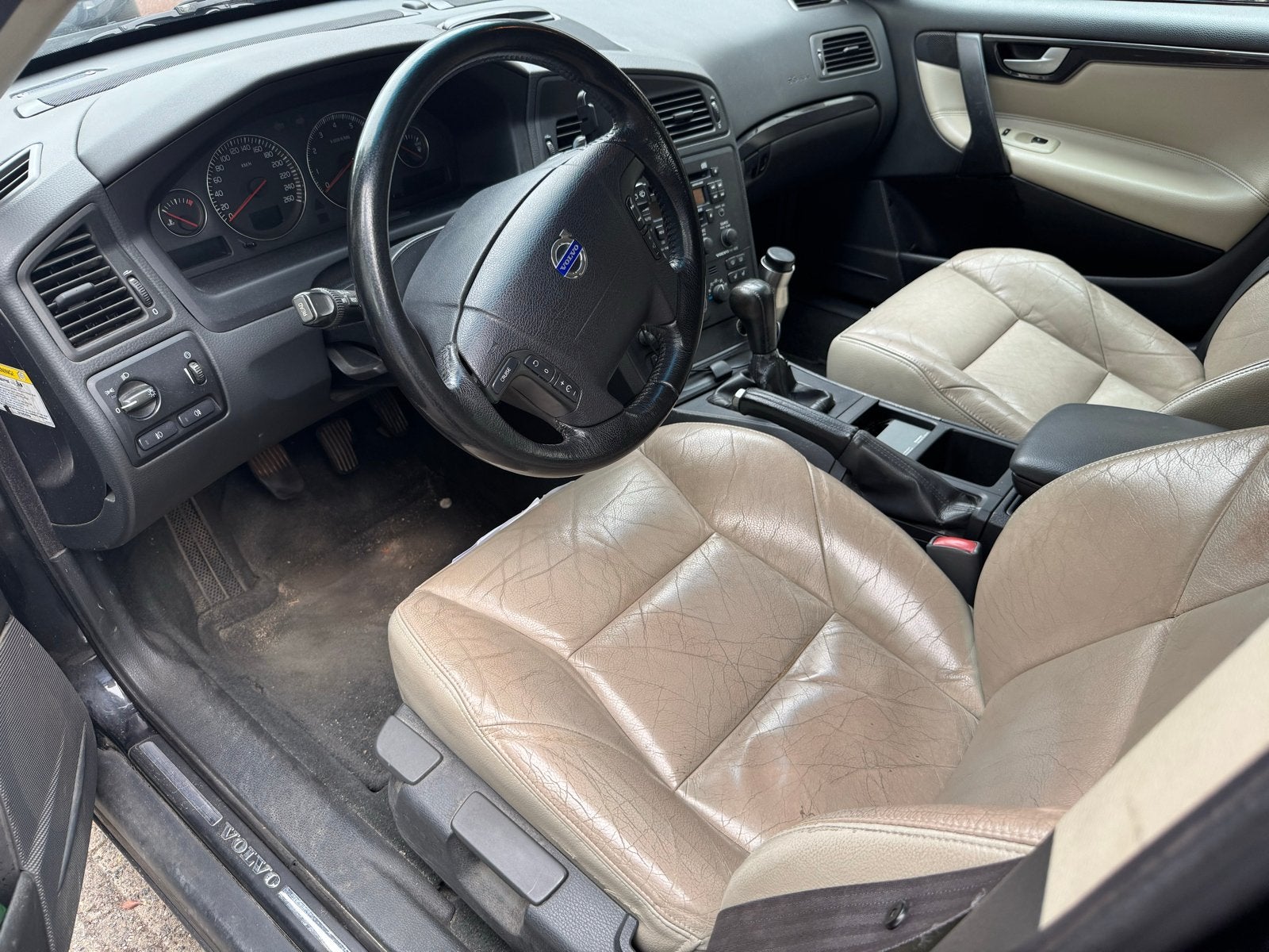 Volvo V70 2.4 170PK 2004 Zwart, Voorwielaandrijving, 1800 kg, Zwart, Stationwagon