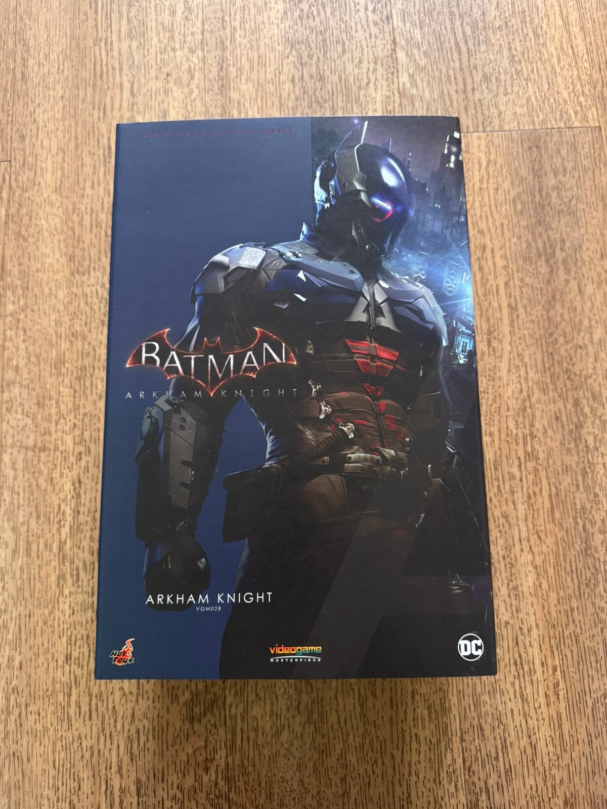 Hot Toys Batman Arkham Knight Figuur, Verzamelen, Ophalen of Verzenden, Zo goed als nieuw, Film, Actiefiguur of Pop