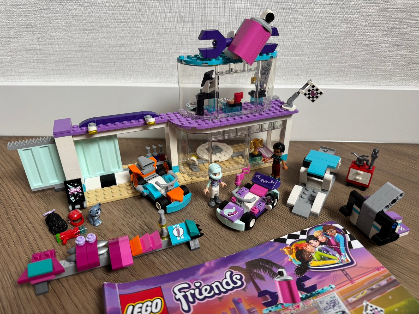 100% compleet Lego Friends 41351 Karts Creatieve Tuningshop, Lego, Friends, Ophalen of Verzenden, Zo goed als nieuw