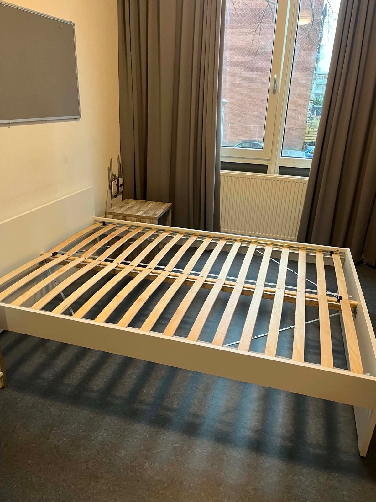 Twee IKEA bedden 140x200 cm met lattenbodems en matrassen, Ophalen, Gebruikt, 140 cm, Twijfelaar