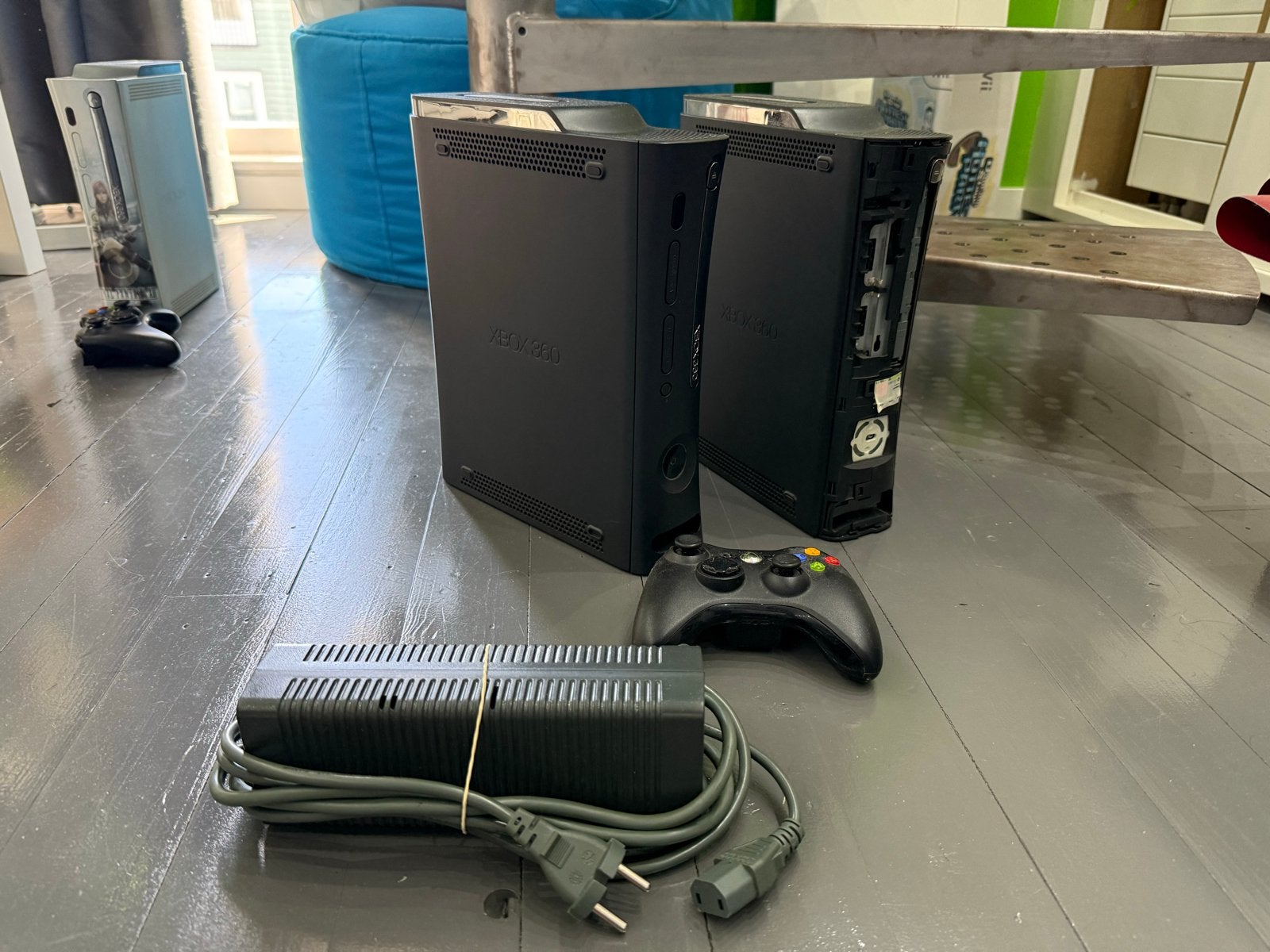 2x Xbox 360 Elite consoles - defect, Ophalen of Verzenden, Niet werkend, Met 1 controller, 360 Elite of Super Elite