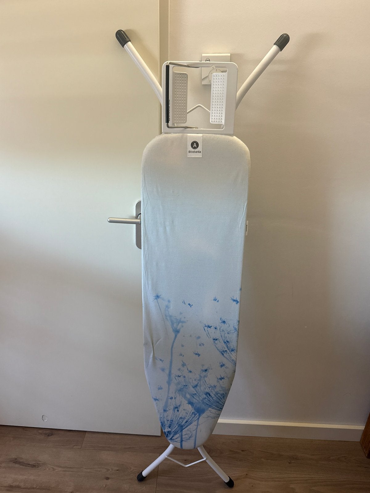 Brabantia Strijkplank met Strijkijzerhouder - Zo goed als ni, Ophalen, Zo goed als nieuw