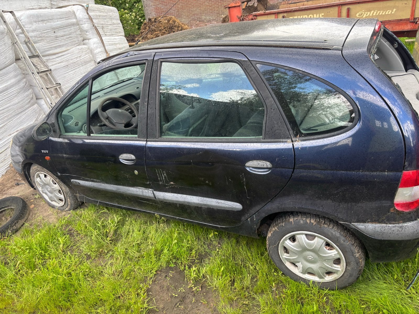 Renault Scenic zonder kenteken. Cross auto, Ophalen