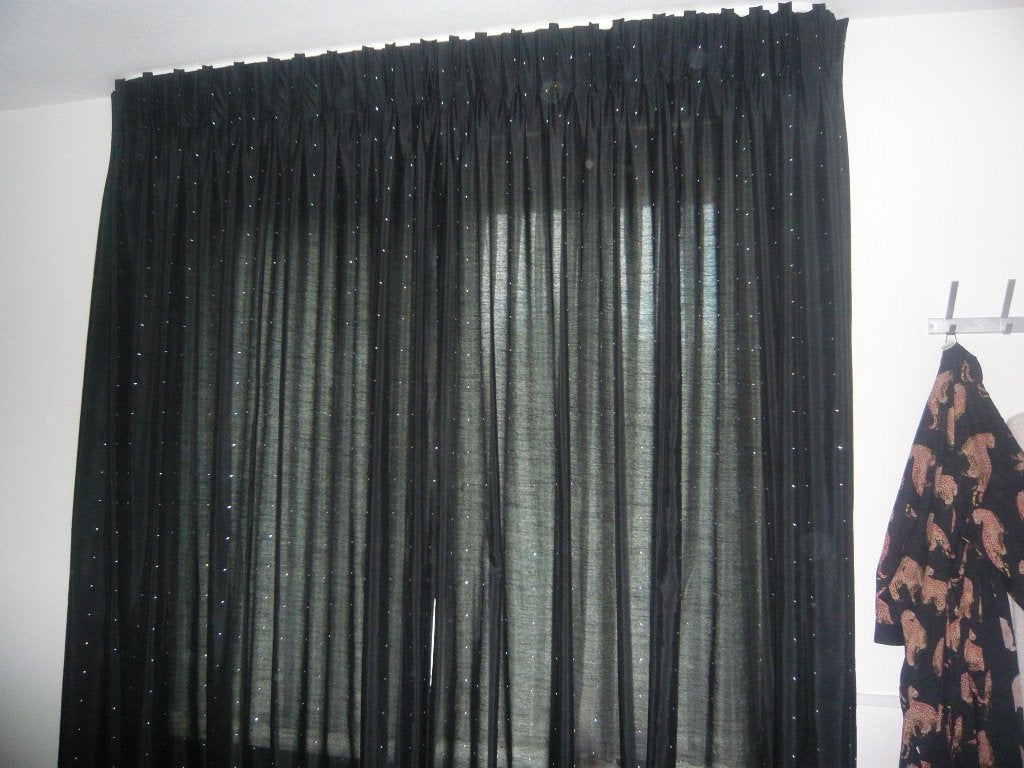 gordijnen H. 250 x br. 260 cm. geplooid., Zwart, Ophalen of Verzenden, Zo goed als nieuw, 260 cm