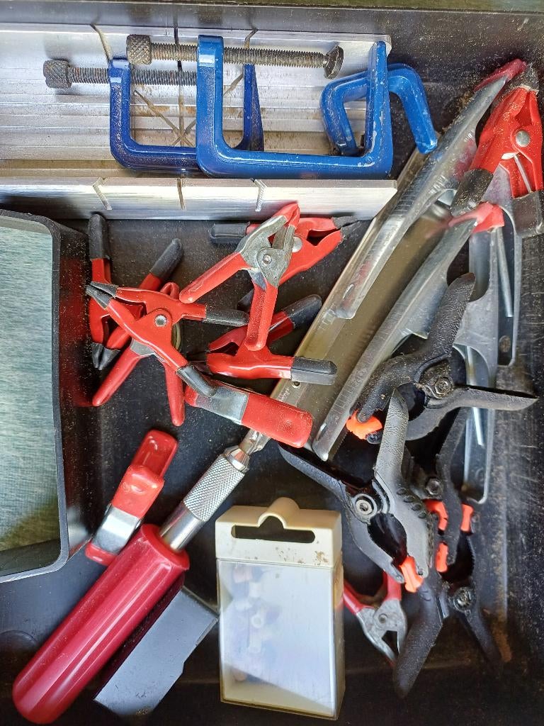 Koffertje met klein gereedschap, Ophalen of Verzenden, Gebruikt, 1:32 tot 1:50