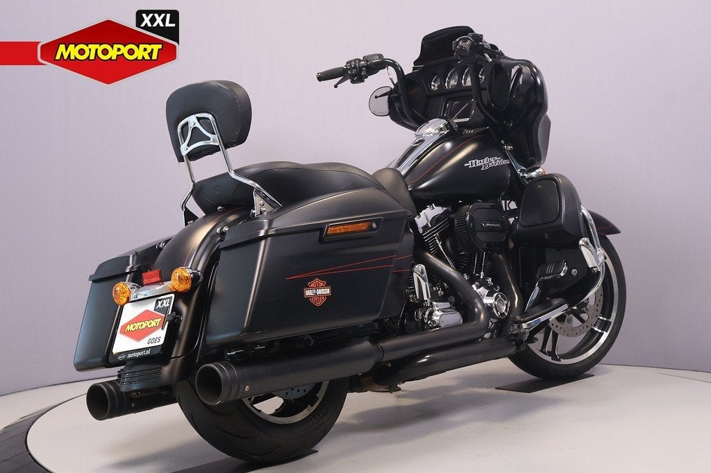 Harley-Davidson STREET GLIDE (bj 2016), H-DCUSTOMERSERVICE@Harley-Davidson.com, Harley-Davidson Benelux, Bedrijf, Toermotor