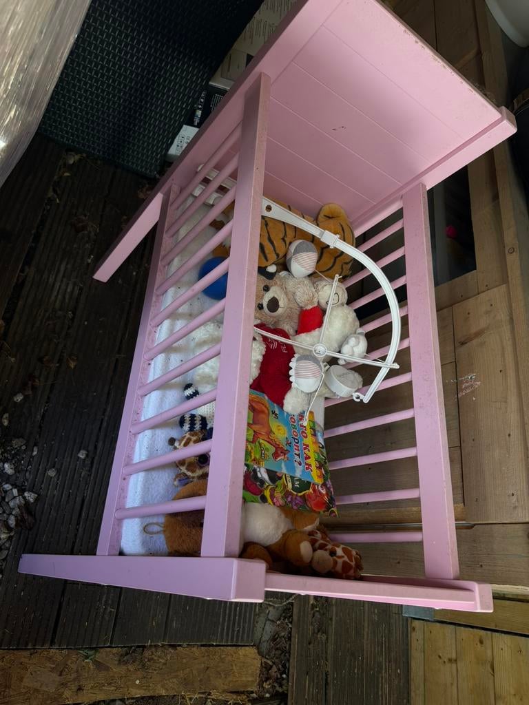 Giving away a children’s bed for free, Ophalen, Zo goed als nieuw, 180 cm of meer, 85 tot 100 cm
