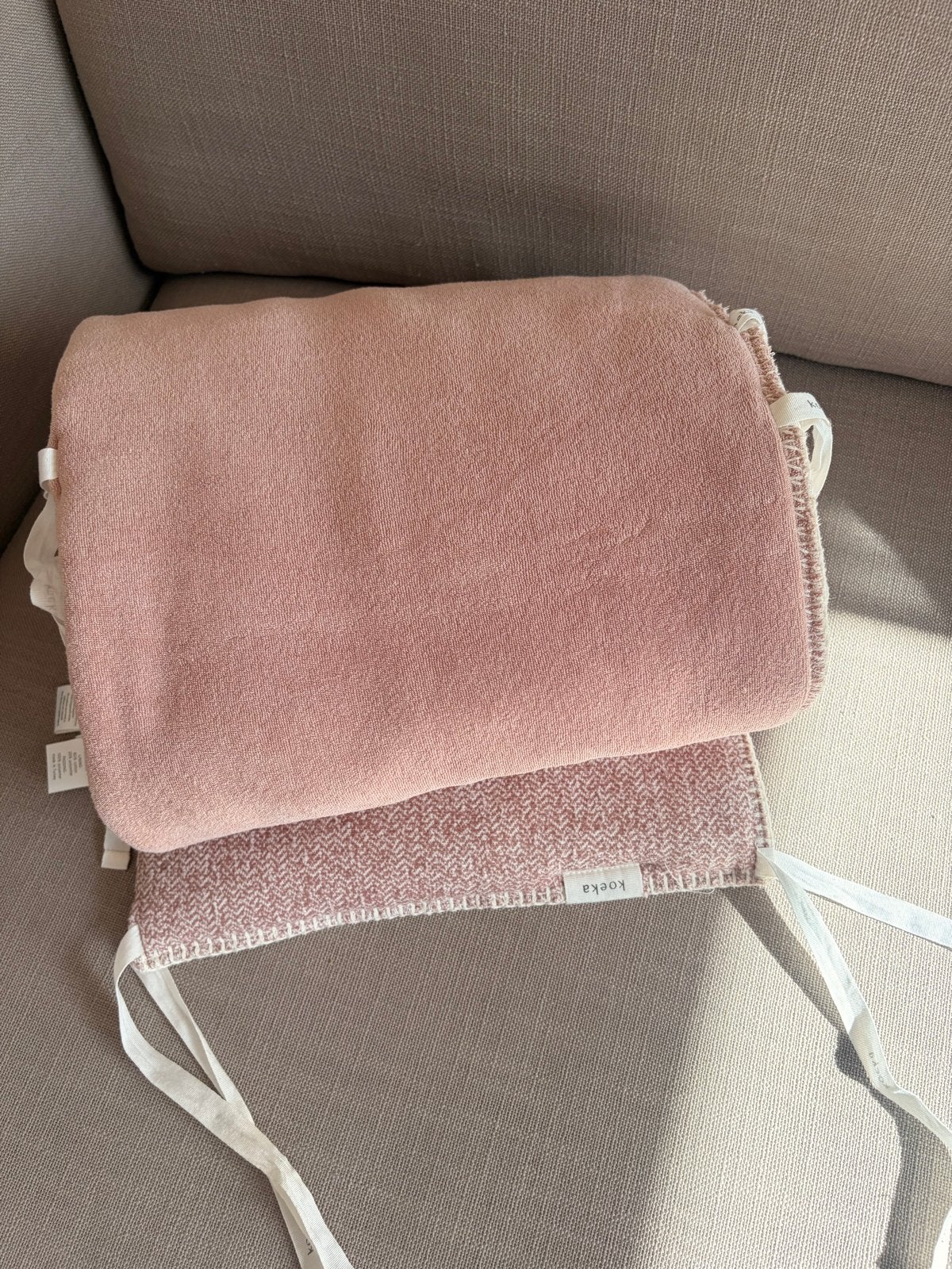 Koeka Boxbumper Roze - Zo goed als nieuw, Ophalen of Verzenden, Zo goed als nieuw, Rechthoekig, Boxkleed