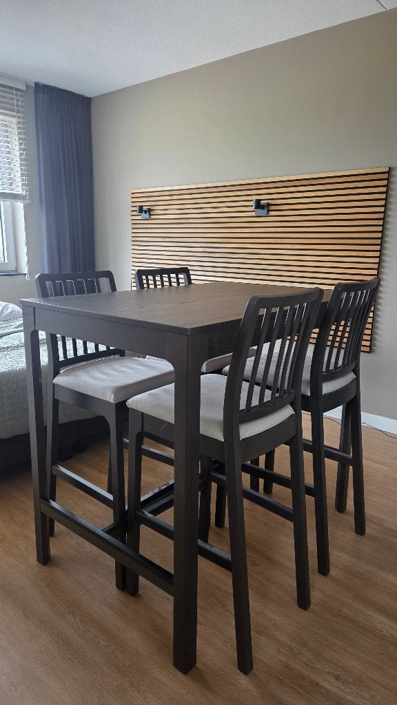 Bartafel (Zwart) met 4 stoelen (Ikea Ekedalen), Ophalen, 100 tot 150 cm, 50 tot 100 cm, Zo goed als nieuw