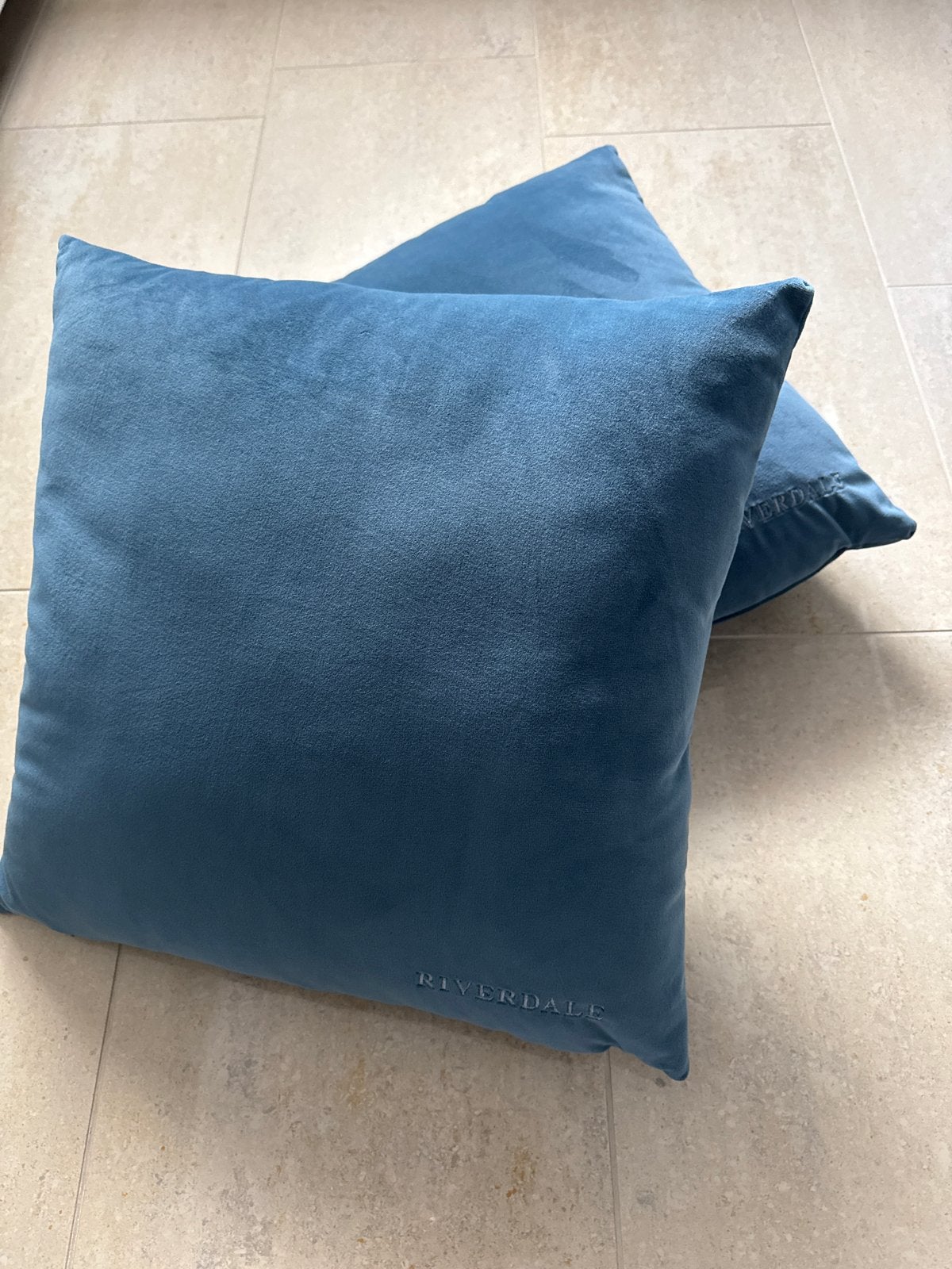 Riverdale sierkussens - set van 2, Huis en Inrichting, Blauw, Inclusief binnenkussen, Vierkant, Ophalen of Verzenden