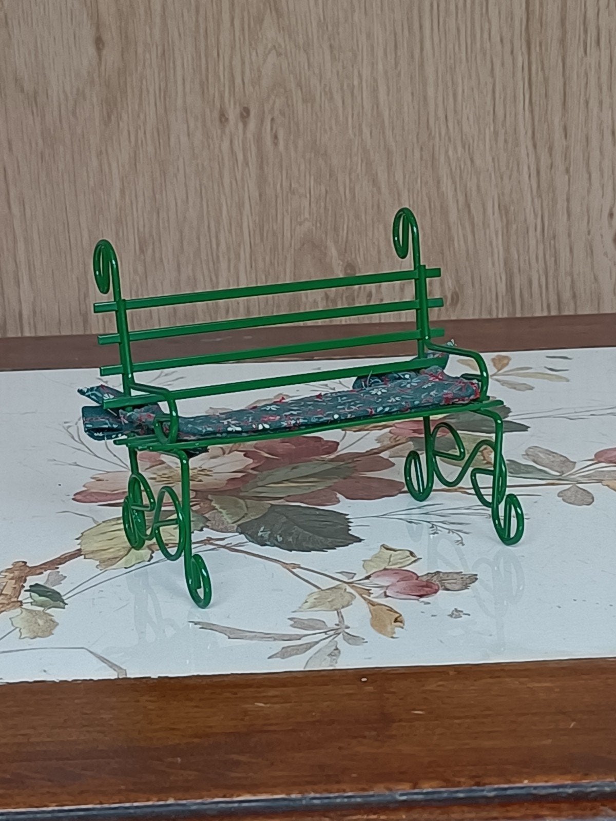Mooi  sierlijk popppenhuis bankje, Ophalen of Verzenden, Gebruikt, Poppenhuis
