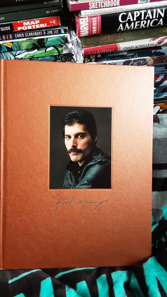 Freddie Mercury complete solo collectie, Boeken, Ophalen of Verzenden, Zo goed als nieuw, Artiest