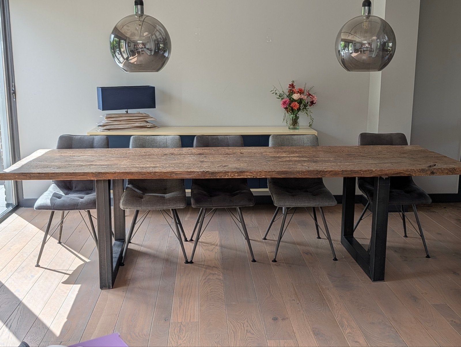 Robuuste eetkamertafel van wagondelen met blauwstalen poten, Ophalen, Gebruikt, Overige materialen, Industrieel, robuust, landelijk