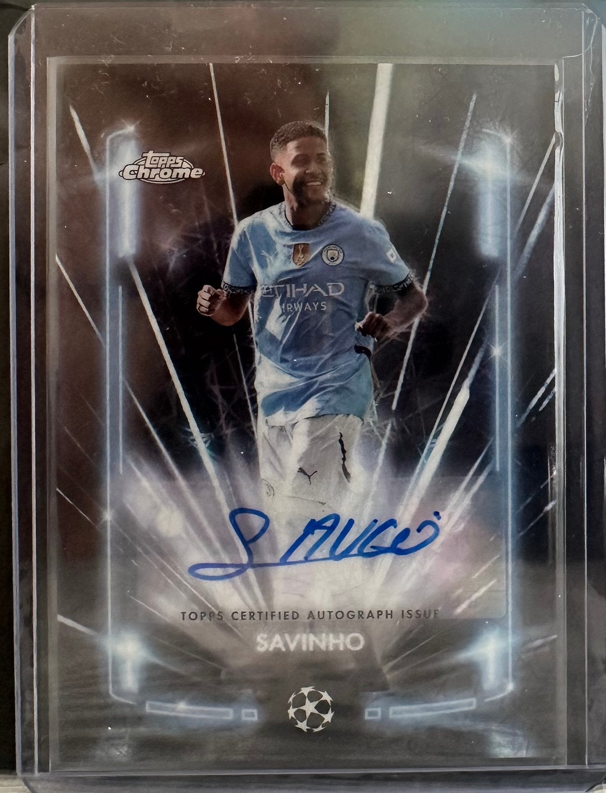 BLACK LAZER AUTOGRAPH CARD SAVINHO TOPPS, Ophalen of Verzenden, Nieuw, Buitenlandse clubs, Spelerskaart