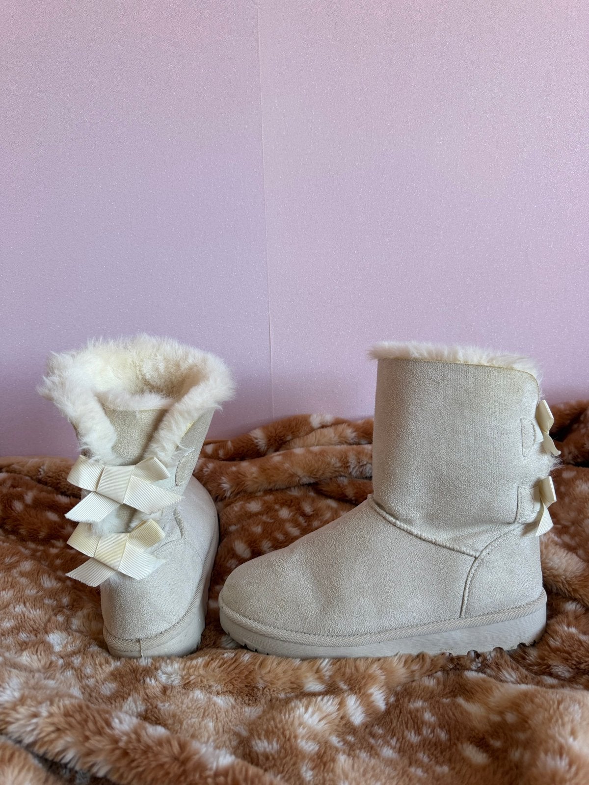 Nep Uggs met strikjes, maat 41, zo goed als nieuw, Beige, Lage of Enkellaarzen, Ophalen of Verzenden, Zo goed als nieuw