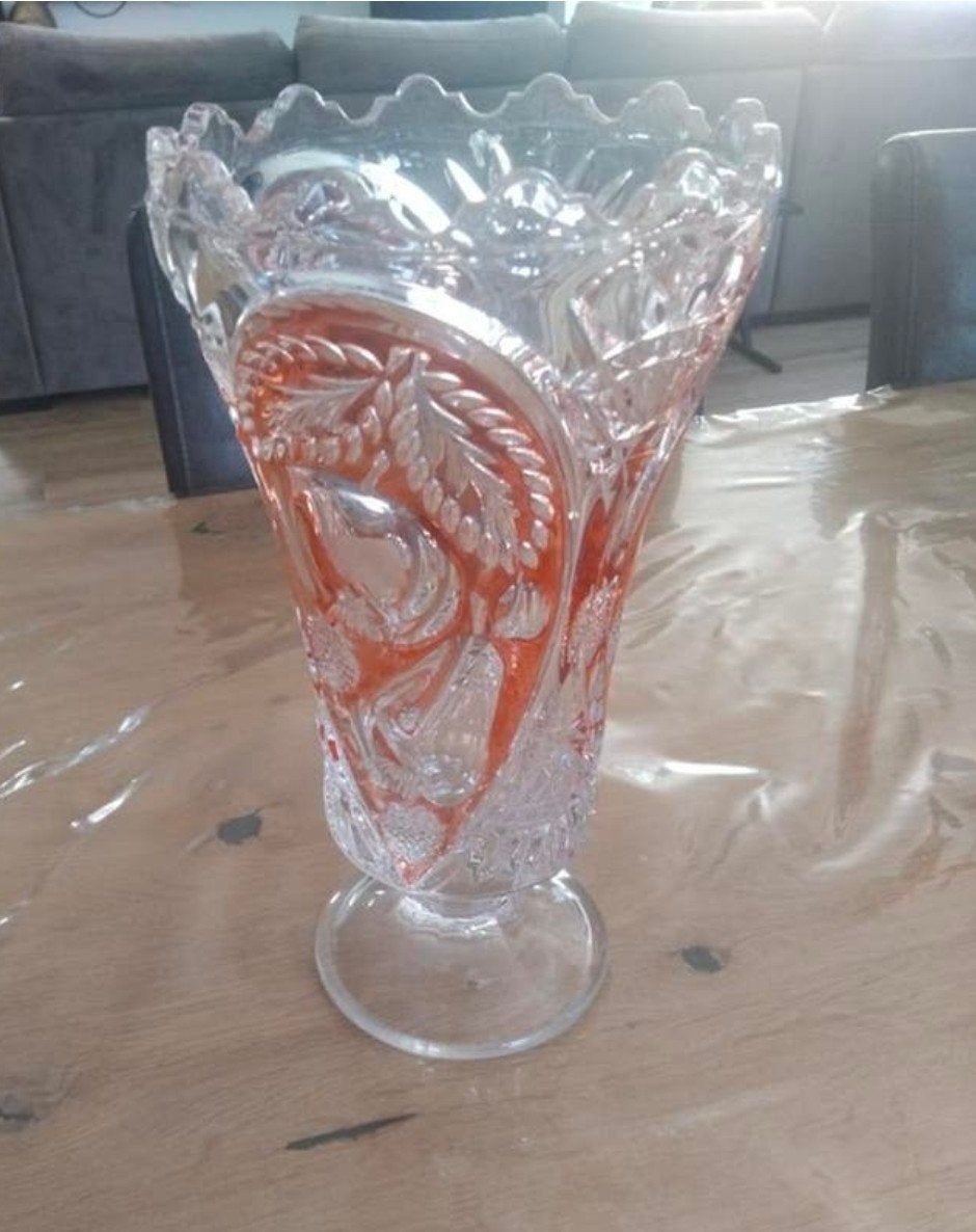 Kristallen vaas met rood 30 cm hoog en 16 cm doorsnee

Prijs, Antiek en Kunst, Ophalen of Verzenden