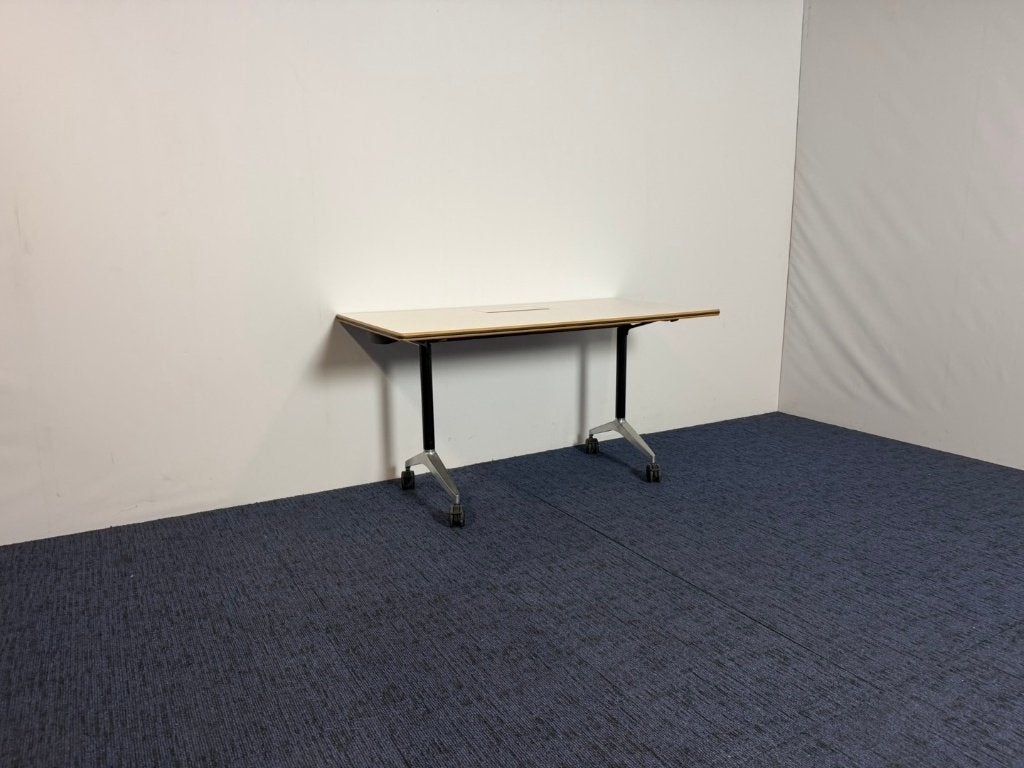 4 x Verrijdbare/inklapbare tafels - 140 x 70 cm.