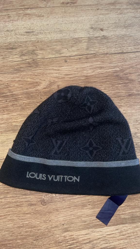 Louis Vuitton Muts - Stijlvol en Warm unisex, Ophalen of Verzenden, Zo goed als nieuw, Maat 38/40 (M), Muts