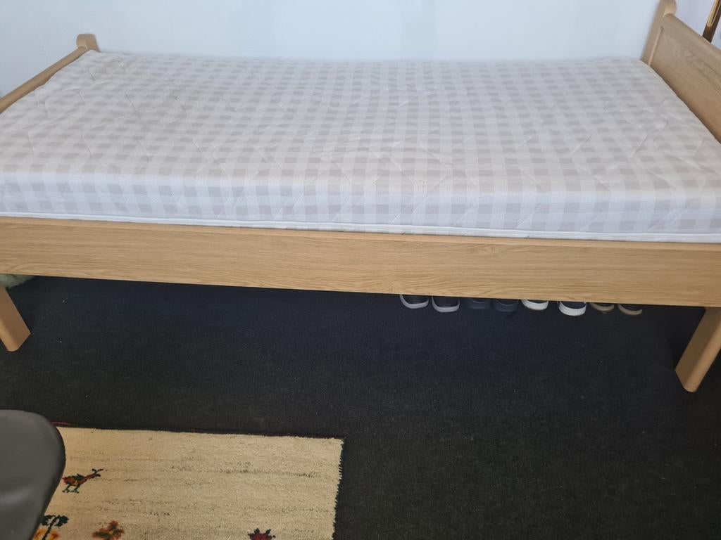 Eenpersoons bed met verstelbare spiraalbodem bieden, Huis en Inrichting, Slaapkamer | Bedden, 90 cm, Eenpersoons, Beige, Ophalen of Verzenden