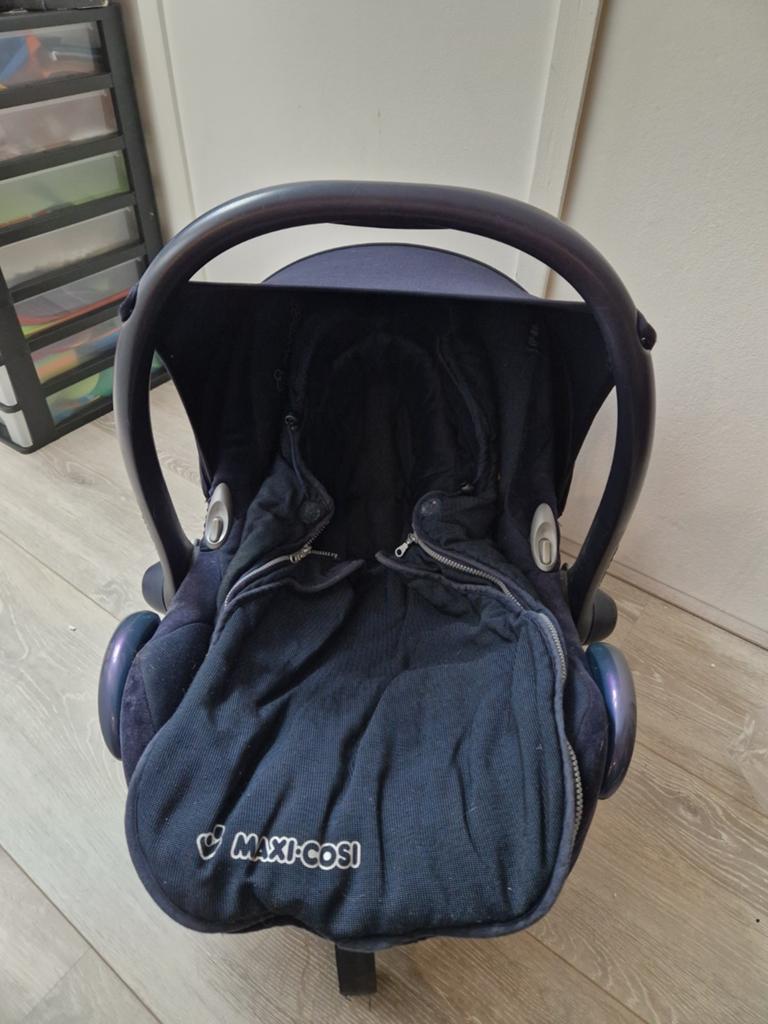 Maxicosi donkerblauw met voetenzak en verkleiner, Kinderen en Baby's, Kinderwagens en Combinaties, Ophalen of Verzenden, Gebruikt